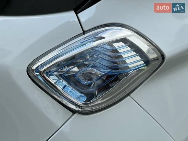 Белый Рено Зое, объемом двигателя 0 л и пробегом 59 тыс. км за 10500 $, фото 11 на Automoto.ua