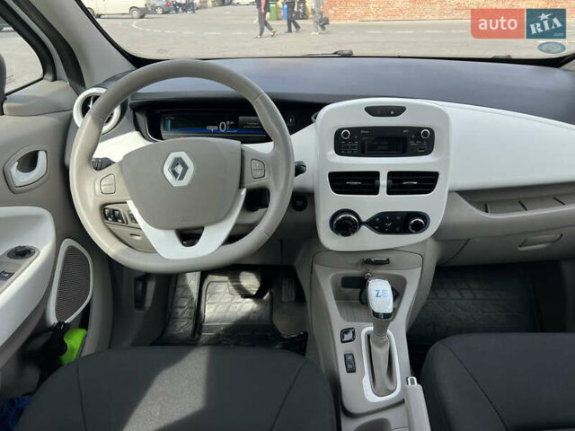 Белый Рено Зое, объемом двигателя 0 л и пробегом 25 тыс. км за 9700 $, фото 27 на Automoto.ua