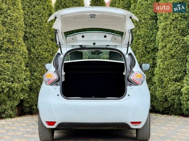 Белый Рено Зое, объемом двигателя 0 л и пробегом 60 тыс. км за 10300 $, фото 12 на Automoto.ua