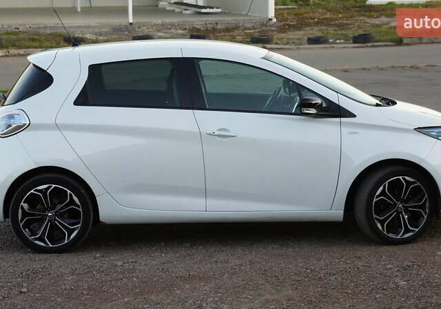 Белый Рено Зое, объемом двигателя 0 л и пробегом 159 тыс. км за 8950 $, фото 8 на Automoto.ua