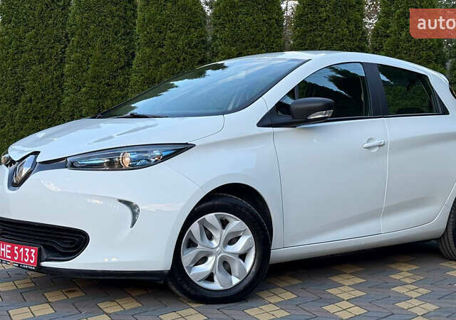 Белый Рено Зое, объемом двигателя 0 л и пробегом 53 тыс. км за 10150 $, фото 3 на Automoto.ua