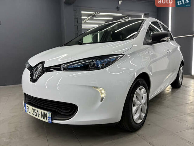 Белый Рено Зое, объемом двигателя 0 л и пробегом 53 тыс. км за 9800 $, фото 2 на Automoto.ua