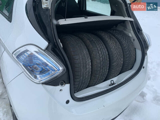 Белый Рено Зое, объемом двигателя 0 л и пробегом 159 тыс. км за 9200 $, фото 38 на Automoto.ua