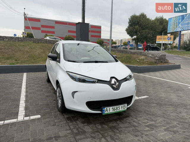 Белый Рено Зое, объемом двигателя 0 л и пробегом 40 тыс. км за 9999 $, фото 3 на Automoto.ua