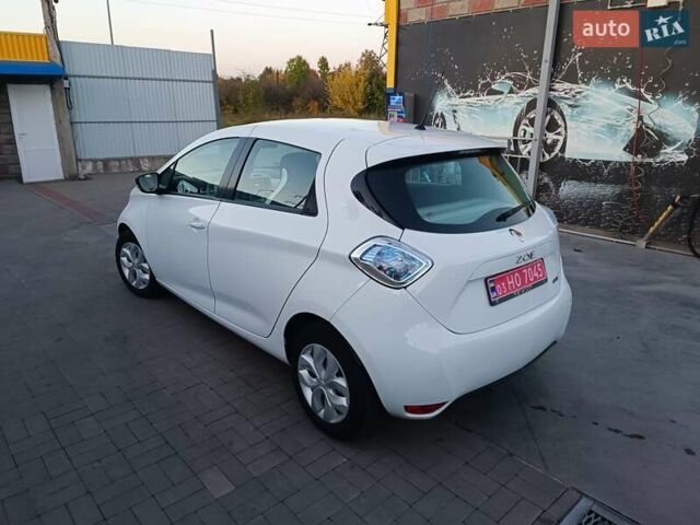 Белый Рено Зое, объемом двигателя 0 л и пробегом 65 тыс. км за 10250 $, фото 6 на Automoto.ua