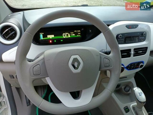 Белый Рено Зое, объемом двигателя 0 л и пробегом 19 тыс. км за 9950 $, фото 32 на Automoto.ua