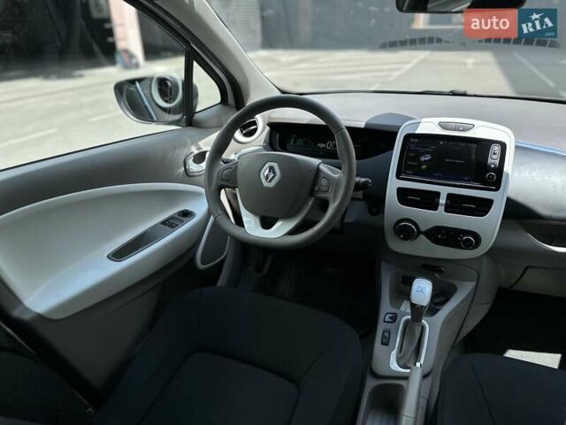 Белый Рено Зое, объемом двигателя 0 л и пробегом 59 тыс. км за 10500 $, фото 18 на Automoto.ua