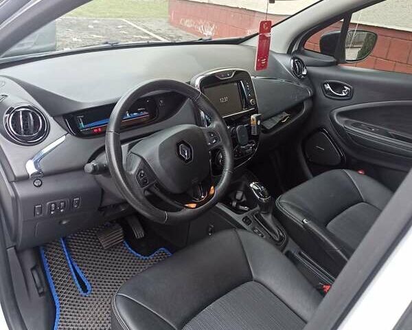 Белый Рено Зое, объемом двигателя 0 л и пробегом 48 тыс. км за 11850 $, фото 23 на Automoto.ua