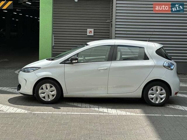 Белый Рено Зое, объемом двигателя 0 л и пробегом 59 тыс. км за 10500 $, фото 5 на Automoto.ua