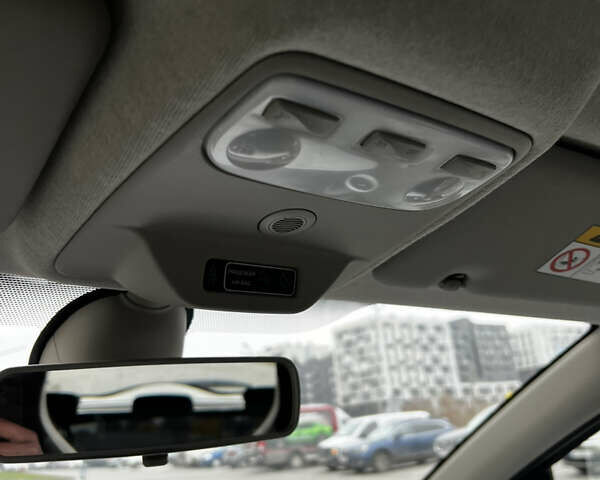 Білий Рено Зое, об'ємом двигуна 0 л та пробігом 109 тис. км за 8900 $, фото 42 на Automoto.ua