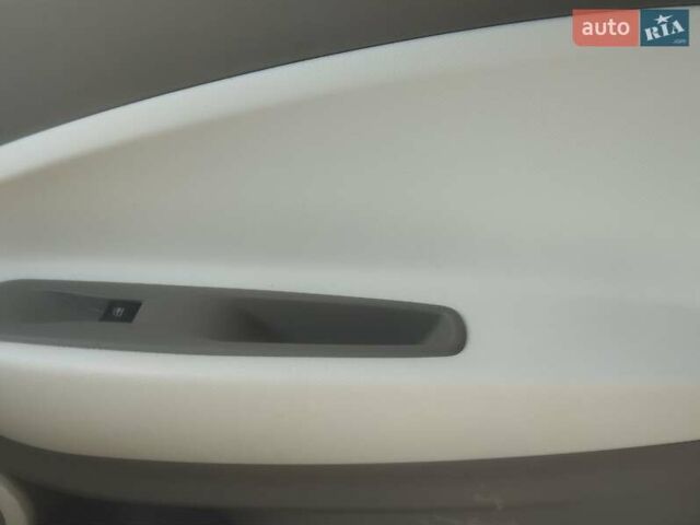 Белый Рено Зое, объемом двигателя 0 л и пробегом 27 тыс. км за 9800 $, фото 15 на Automoto.ua