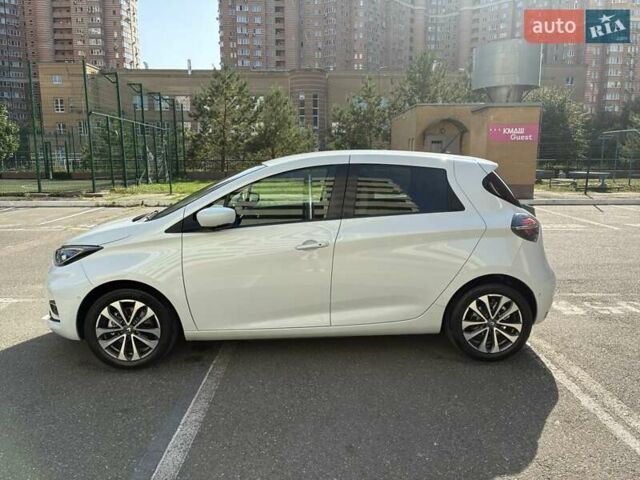 Белый Рено Зое, объемом двигателя 0 л и пробегом 94 тыс. км за 13300 $, фото 28 на Automoto.ua