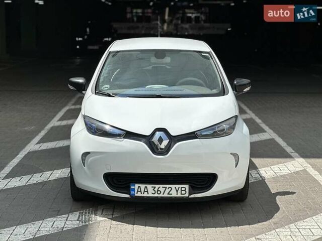 Белый Рено Зое, объемом двигателя 0 л и пробегом 59 тыс. км за 10500 $, фото 2 на Automoto.ua