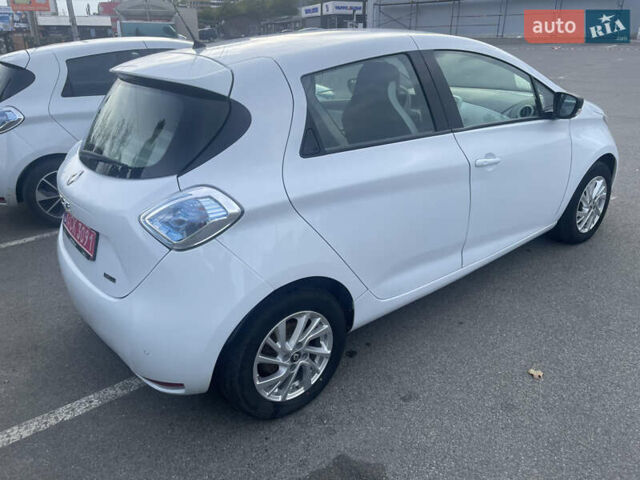 Белый Рено Зое, объемом двигателя 0 л и пробегом 145 тыс. км за 9700 $, фото 11 на Automoto.ua