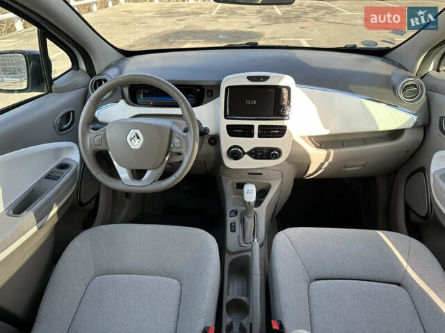 Белый Рено Зое, объемом двигателя 0 л и пробегом 27 тыс. км за 11500 $, фото 10 на Automoto.ua