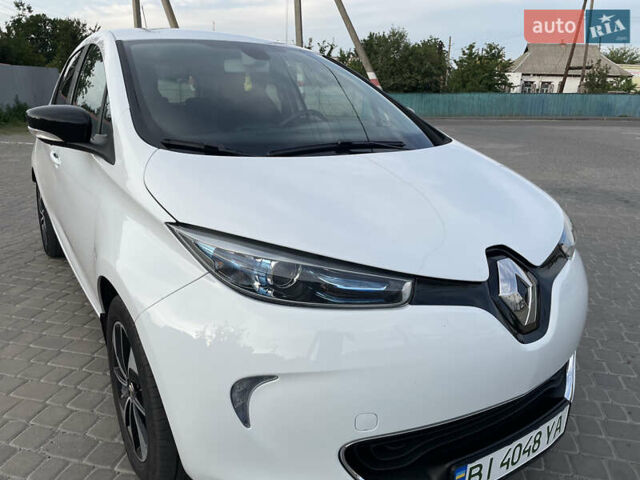 Белый Рено Зое, объемом двигателя 0 л и пробегом 84 тыс. км за 10200 $, фото 37 на Automoto.ua