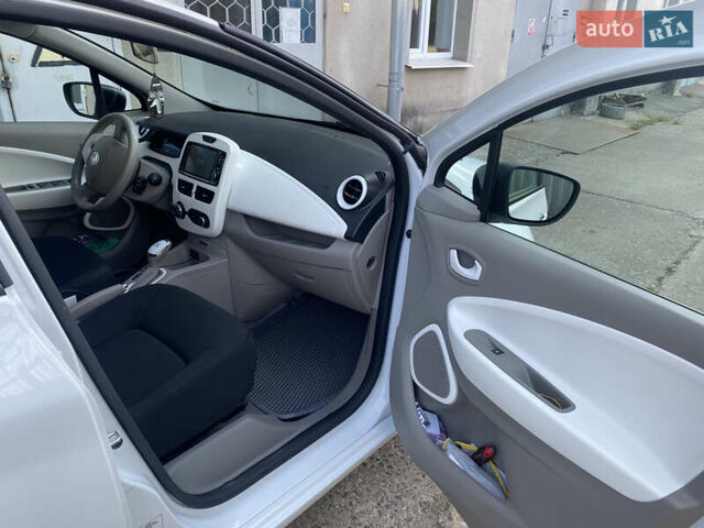 Білий Рено Зое, об'ємом двигуна 0 л та пробігом 45 тис. км за 14500 $, фото 13 на Automoto.ua