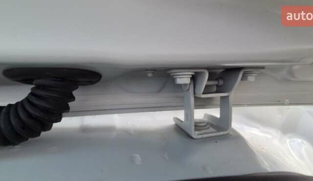 Белый Рено Зое, объемом двигателя 0 л и пробегом 25 тыс. км за 11600 $, фото 19 на Automoto.ua