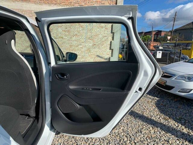 Белый Рено Зое, объемом двигателя 0 л и пробегом 62 тыс. км за 9399 $, фото 11 на Automoto.ua