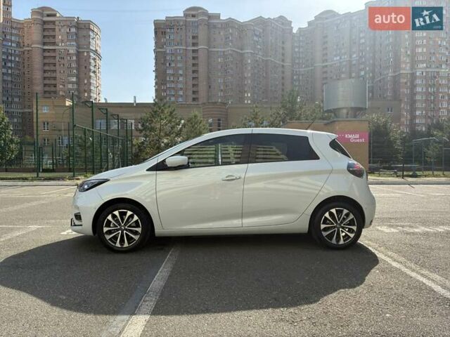 Белый Рено Зое, объемом двигателя 0 л и пробегом 94 тыс. км за 13300 $, фото 30 на Automoto.ua