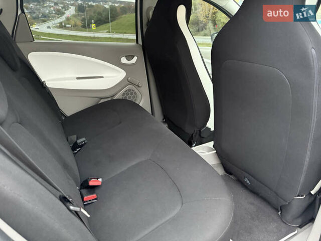 Белый Рено Зое, объемом двигателя 0 л и пробегом 11 тыс. км за 10499 $, фото 13 на Automoto.ua