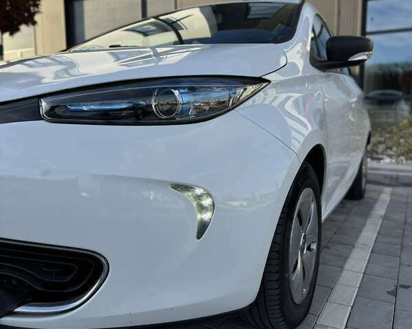 Белый Рено Зое, объемом двигателя 0 л и пробегом 67 тыс. км за 9500 $, фото 18 на Automoto.ua