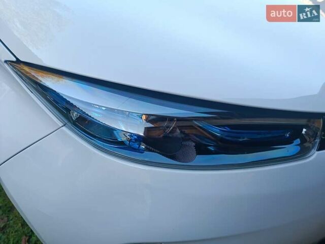Белый Рено Зое, объемом двигателя 0 л и пробегом 65 тыс. км за 10250 $, фото 27 на Automoto.ua