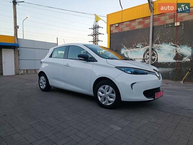 Белый Рено Зое, объемом двигателя 0 л и пробегом 65 тыс. км за 10250 $, фото 18 на Automoto.ua