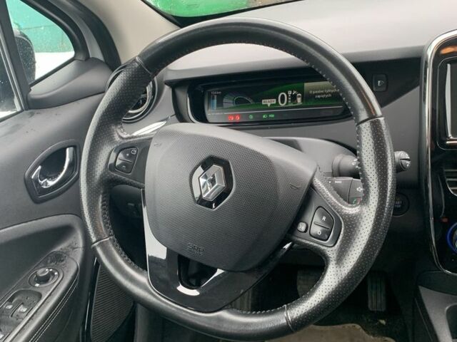 Белый Рено Зое, объемом двигателя 0 л и пробегом 159 тыс. км за 8999 $, фото 17 на Automoto.ua