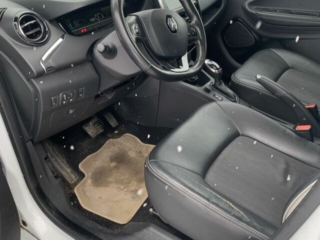 Белый Рено Зое, объемом двигателя 0 л и пробегом 159 тыс. км за 8999 $, фото 12 на Automoto.ua