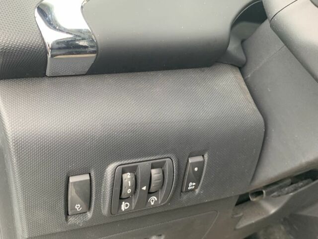 Белый Рено Зое, объемом двигателя 0 л и пробегом 159 тыс. км за 8999 $, фото 18 на Automoto.ua