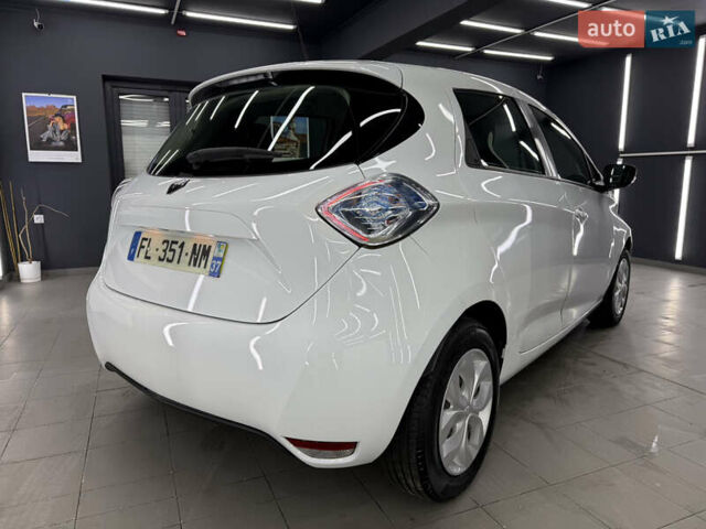Белый Рено Зое, объемом двигателя 0 л и пробегом 53 тыс. км за 9900 $, фото 6 на Automoto.ua