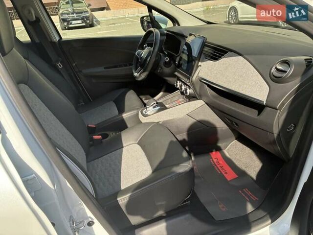 Белый Рено Зое, объемом двигателя 0 л и пробегом 94 тыс. км за 13300 $, фото 66 на Automoto.ua