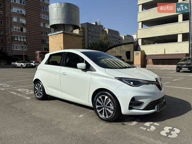 Белый Рено Зое, объемом двигателя 0 л и пробегом 94 тыс. км за 13300 $, фото 12 на Automoto.ua