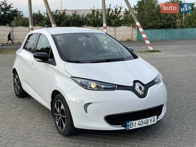 Белый Рено Зое, объемом двигателя 0 л и пробегом 84 тыс. км за 10500 $, фото 72 на Automoto.ua