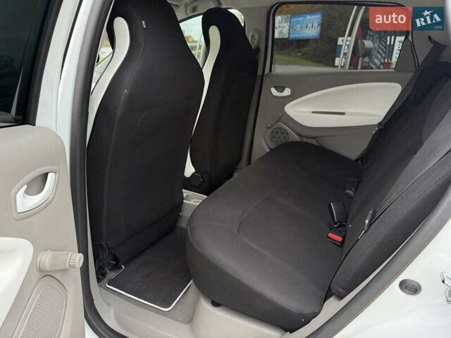 Белый Рено Зое, объемом двигателя 0 л и пробегом 11 тыс. км за 10499 $, фото 12 на Automoto.ua