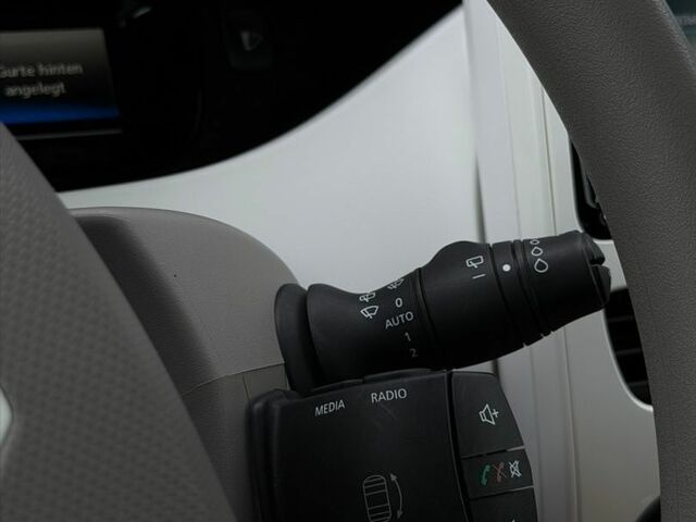 Белый Рено Зое, объемом двигателя 0 л и пробегом 126 тыс. км за 9799 $, фото 47 на Automoto.ua