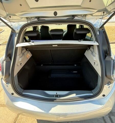 Белый Рено Зое, объемом двигателя 0 л и пробегом 62 тыс. км за 12500 $, фото 11 на Automoto.ua