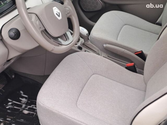 Білий Рено Зое, об'ємом двигуна 0 л та пробігом 116 тис. км за 10640 $, фото 7 на Automoto.ua