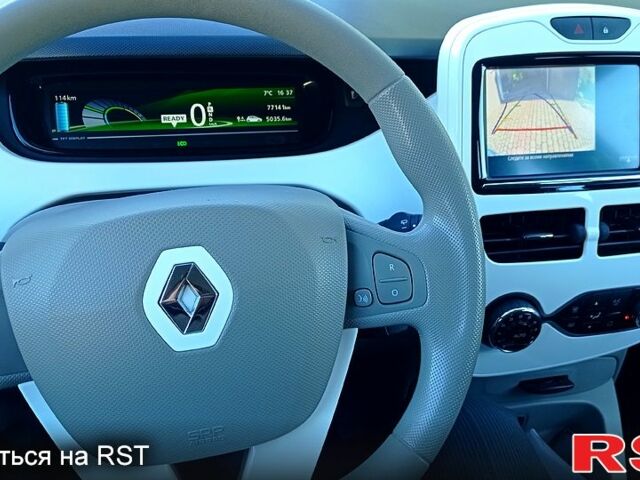 Белый Рено Зое, объемом двигателя 0 л и пробегом 81 тыс. км за 7100 $, фото 6 на Automoto.ua