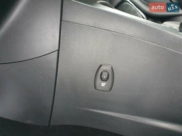 Белый Рено Зое, объемом двигателя 0 л и пробегом 85 тыс. км за 10900 $, фото 6 на Automoto.ua