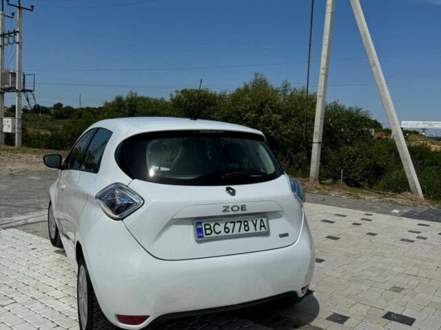 Білий Рено Зое, об'ємом двигуна 0 л та пробігом 40 тис. км за 10999 $, фото 8 на Automoto.ua