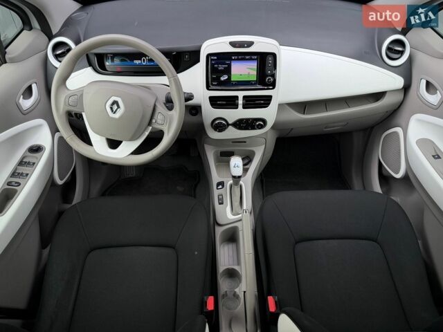 Белый Рено Зое, объемом двигателя 0 л и пробегом 126 тыс. км за 9799 $, фото 73 на Automoto.ua