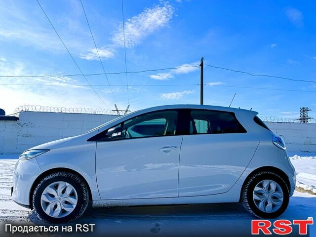 Белый Рено Зое, объемом двигателя 68 л и пробегом 60 тыс. км за 10600 $, фото 3 на Automoto.ua
