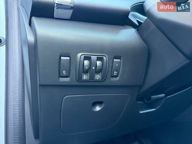 Білий Рено Зое, об'ємом двигуна 0 л та пробігом 88 тис. км за 10800 $, фото 30 на Automoto.ua