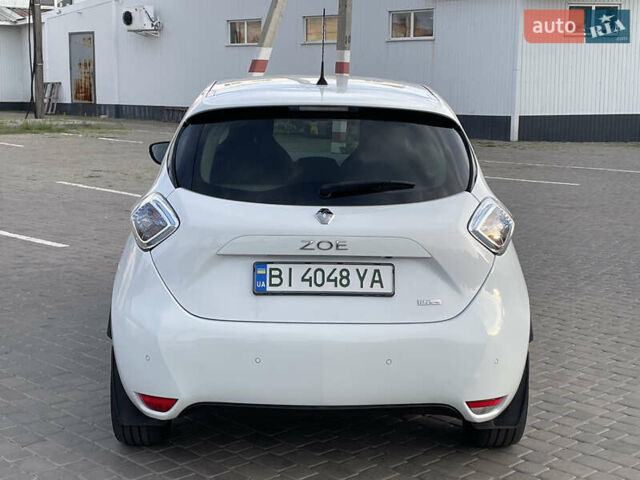 Белый Рено Зое, объемом двигателя 0 л и пробегом 84 тыс. км за 10500 $, фото 11 на Automoto.ua