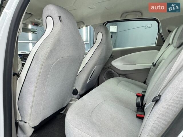 Білий Рено Зое, об'ємом двигуна 0 л та пробігом 101 тис. км за 9400 $, фото 16 на Automoto.ua