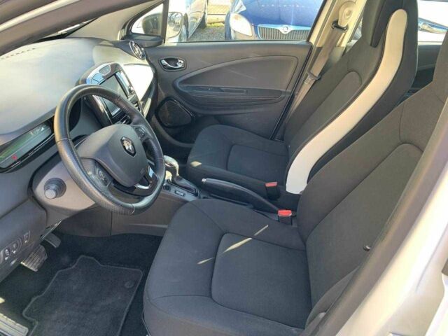 Белый Рено Зое, объемом двигателя 0 л и пробегом 62 тыс. км за 9399 $, фото 15 на Automoto.ua