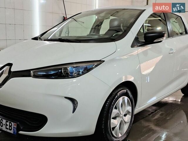 Белый Рено Зое, объемом двигателя 0 л и пробегом 30 тыс. км за 10600 $, фото 1 на Automoto.ua