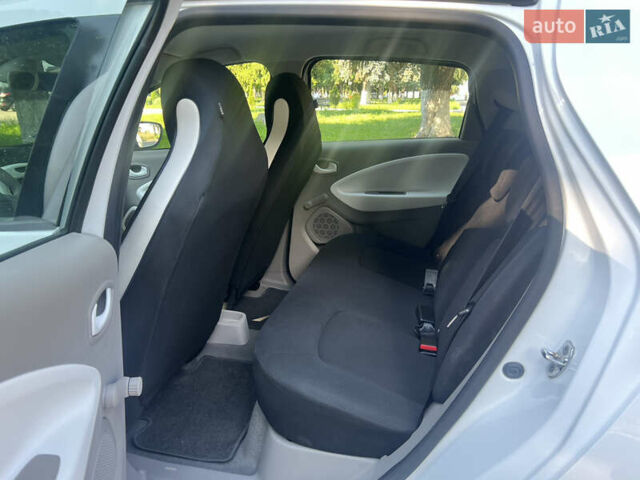 Белый Рено Зое, объемом двигателя 0 л и пробегом 48 тыс. км за 9950 $, фото 18 на Automoto.ua